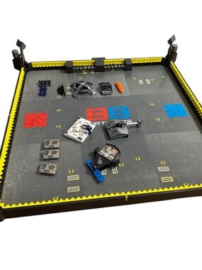 BattleBots Arena Playset with Assorted Robot Parts - Black/Yellow